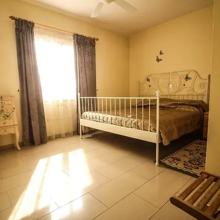 Countryside House Villa *